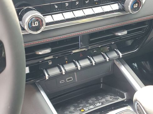 New 2025 Chevrolet Colorado Z71 image 24