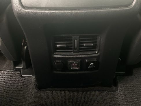 Used 2020 Nissan Titan SL w/ Moonroof Package RWD image 12
