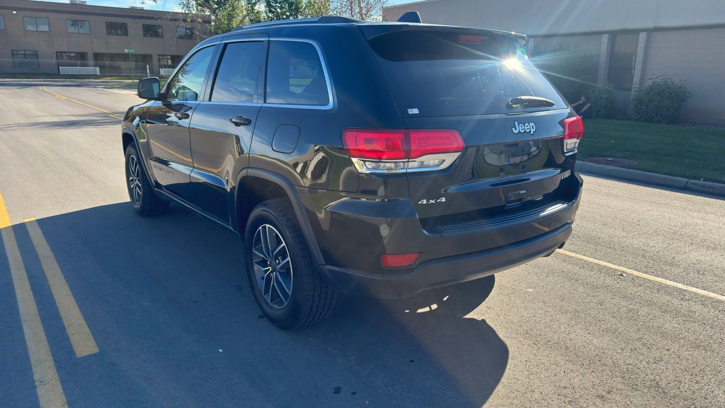 Used 2019 Jeep Grand Cherokee Laredo w/ 18" Wheel & 8.4" Radio Group AWD/4WD image 3