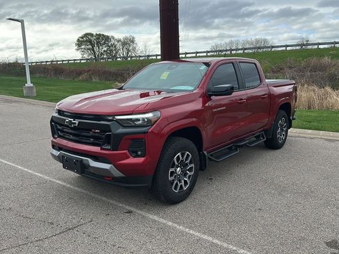 Used 2024 Chevrolet Colorado Z71 w/ Z71 Convenience Package 2 AWD/4WD image 7