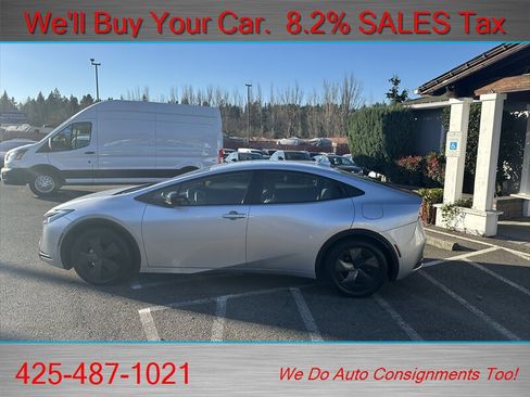 Used 2024 Toyota Prius LE image 3