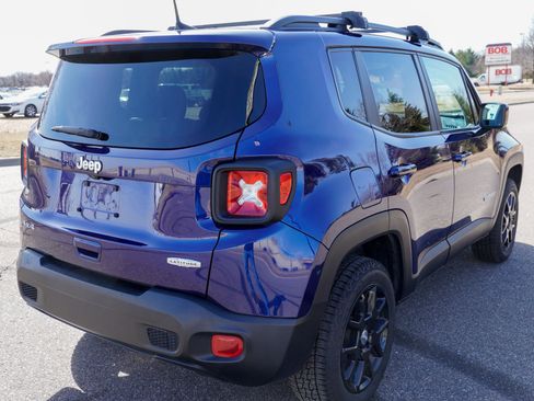 Used 2019 Jeep Renegade Latitude w/ Cold Weather Group image 3