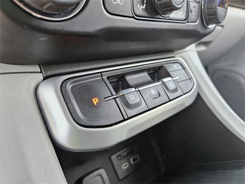 Used 2023 GMC Acadia SLT image 23