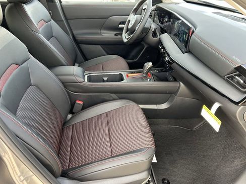 New 2026 Nissan Kicks SR image 9