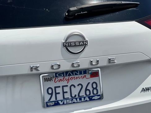 Used 2023 Nissan Rogue S image 37