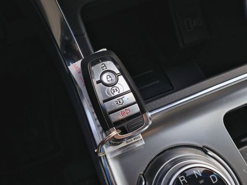 Used 2024 Ford Edge Titanium image 23