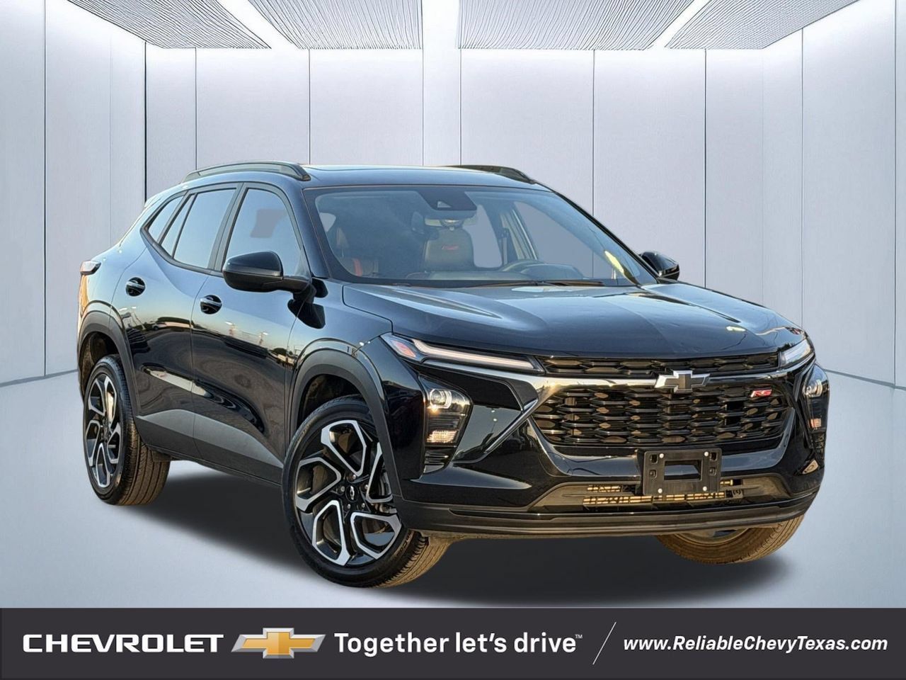 Used 2025 Chevrolet Trax RS w/ Sunroof Package FWD image 1