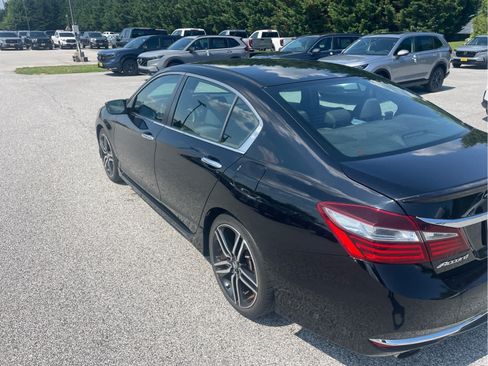 Used 2016 Honda Accord Sport image 4