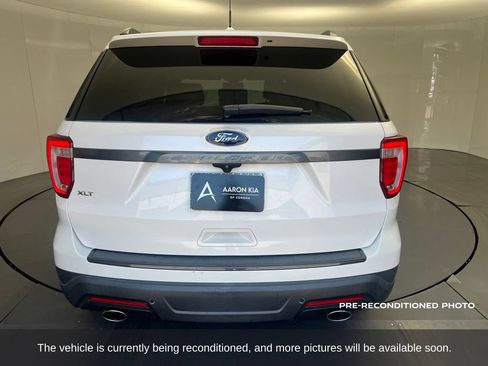 Used 2019 Ford Explorer XLT w/ Equipment Group 202A FWD image 4