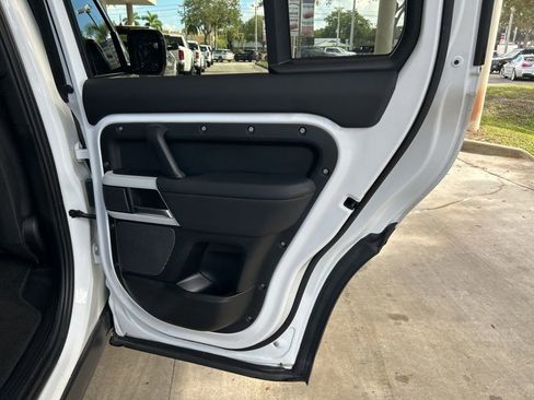 Used 2024 Land Rover Defender 110 S image 33