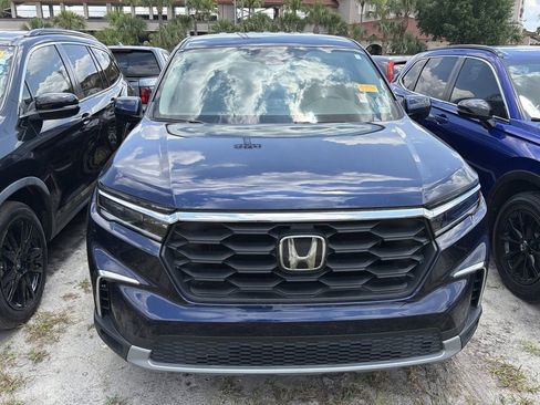 Used 2025 Honda Pilot EX-L image 2