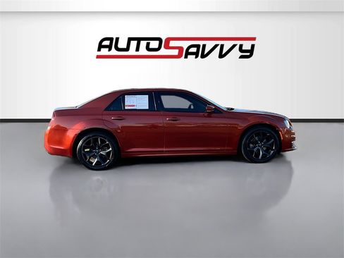 Used 2021 Chrysler 300 Touring L image 8
