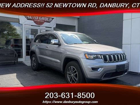 Used 2017 Jeep Grand Cherokee Limited AWD/4WD image 7
