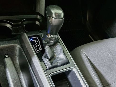 Used 2019 Toyota Tacoma TRD Sport AWD/4WD image 21