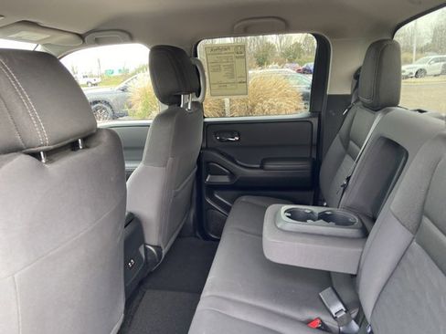 Used 2024 Nissan Frontier SV image 16