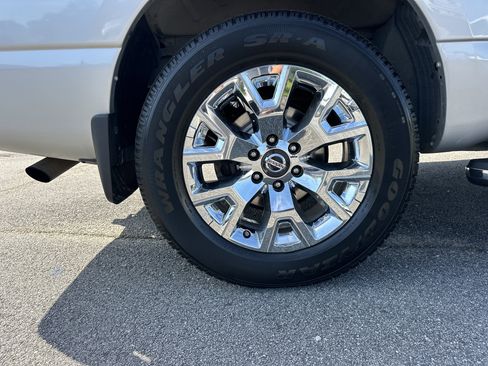 Used 2020 Nissan Titan SL w/ Moonroof Package RWD image 17
