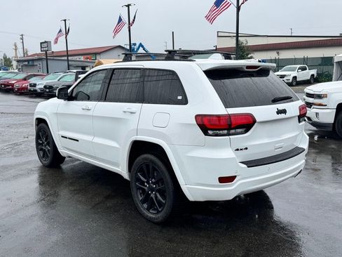Used 2021 Jeep Grand Cherokee Laredo X AWD/4WD image 5