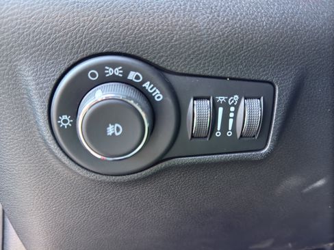 Used 2023 Jeep Compass Latitude AWD/4WD image 13