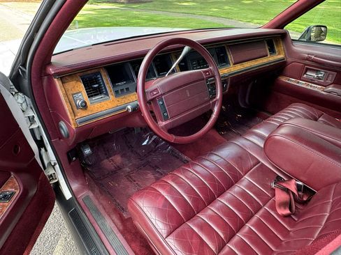 Used 1994 Lincoln Town Car Executive RWD image 22