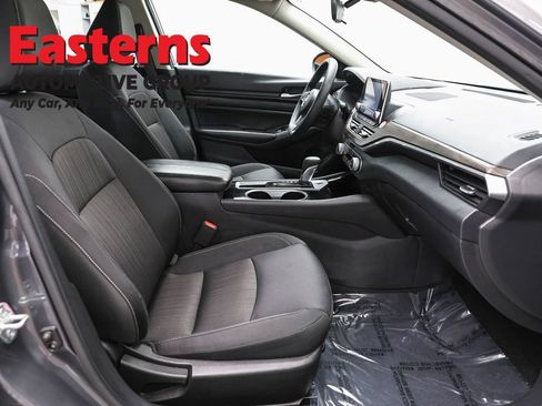Used 2024 Nissan Altima 2.5 SV FWD image 24