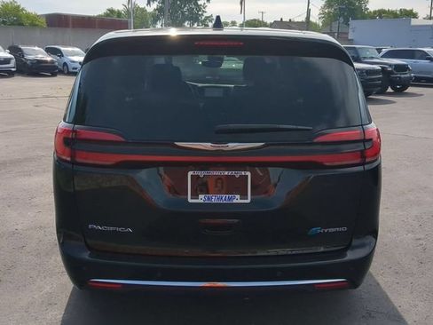 Used 2024 Chrysler Pacifica Limited FWD image 5