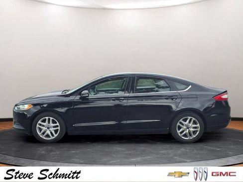 Used 2016 Ford Fusion SE FWD image 2
