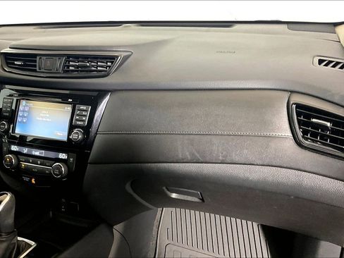 Used 2017 Nissan Rogue SV w/ SV Premium Package image 12