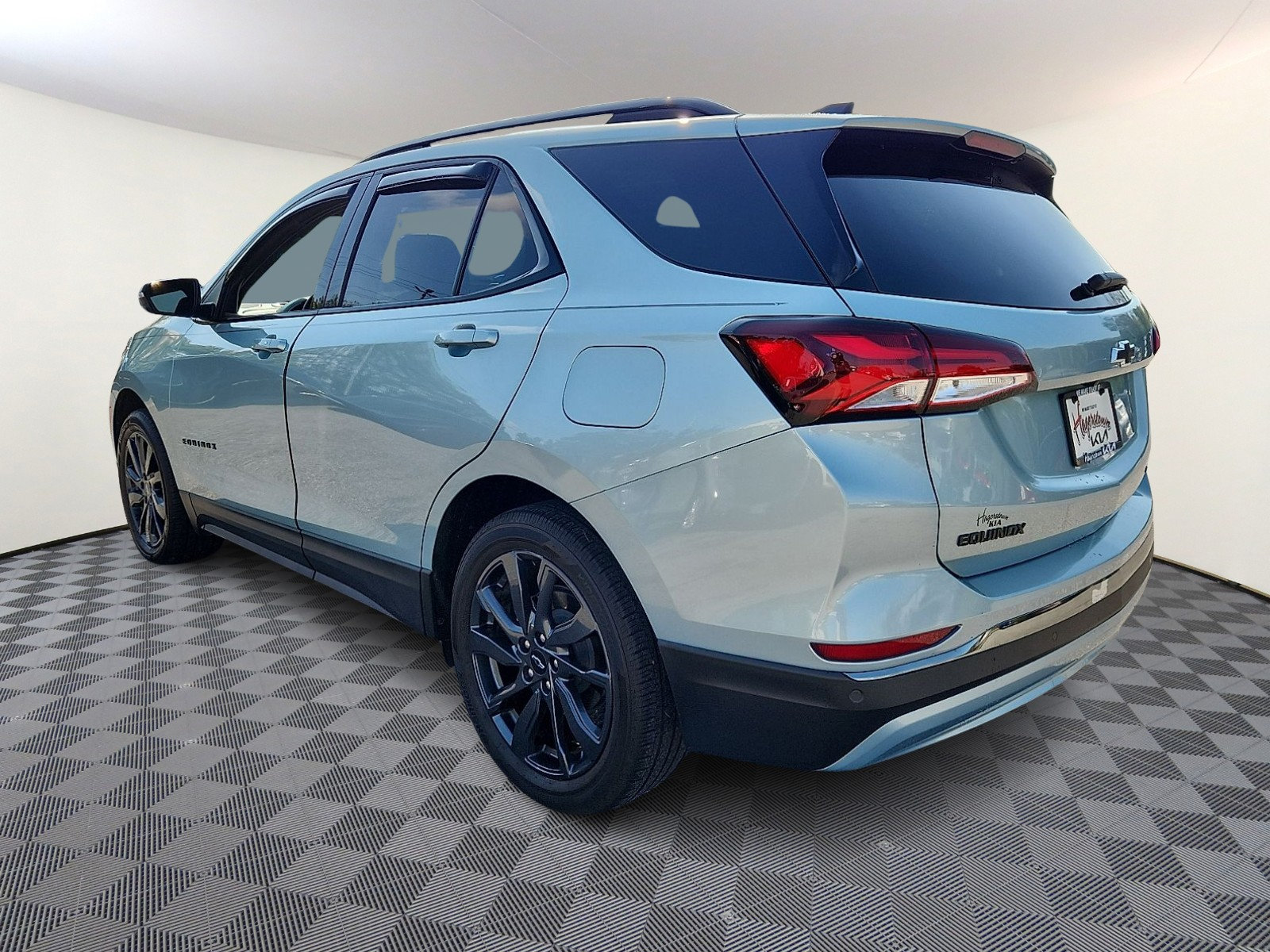 Used 2022 Chevrolet Equinox RS w/ RS Leather Package AWD/4WD image 4