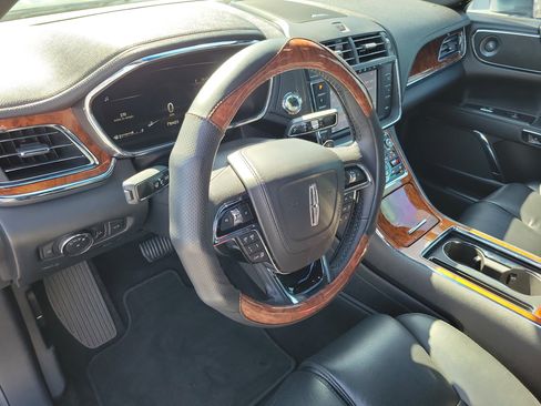 Used 2020 Lincoln Continental w/ Premium Package FWD image 15