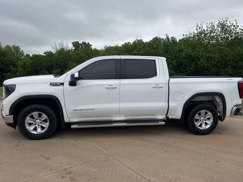 Used 2022 GMC Sierra 1500 SLE AWD/4WD image 2