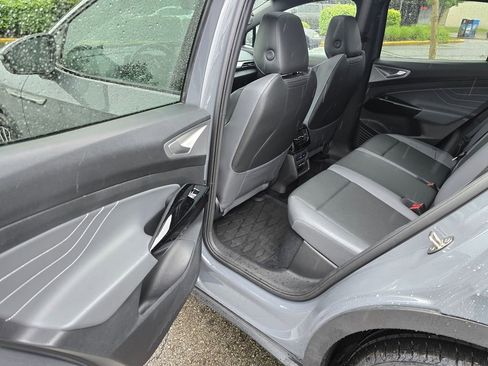 Used 2023 Volkswagen ID.4 Pro S Plus RWD image 18