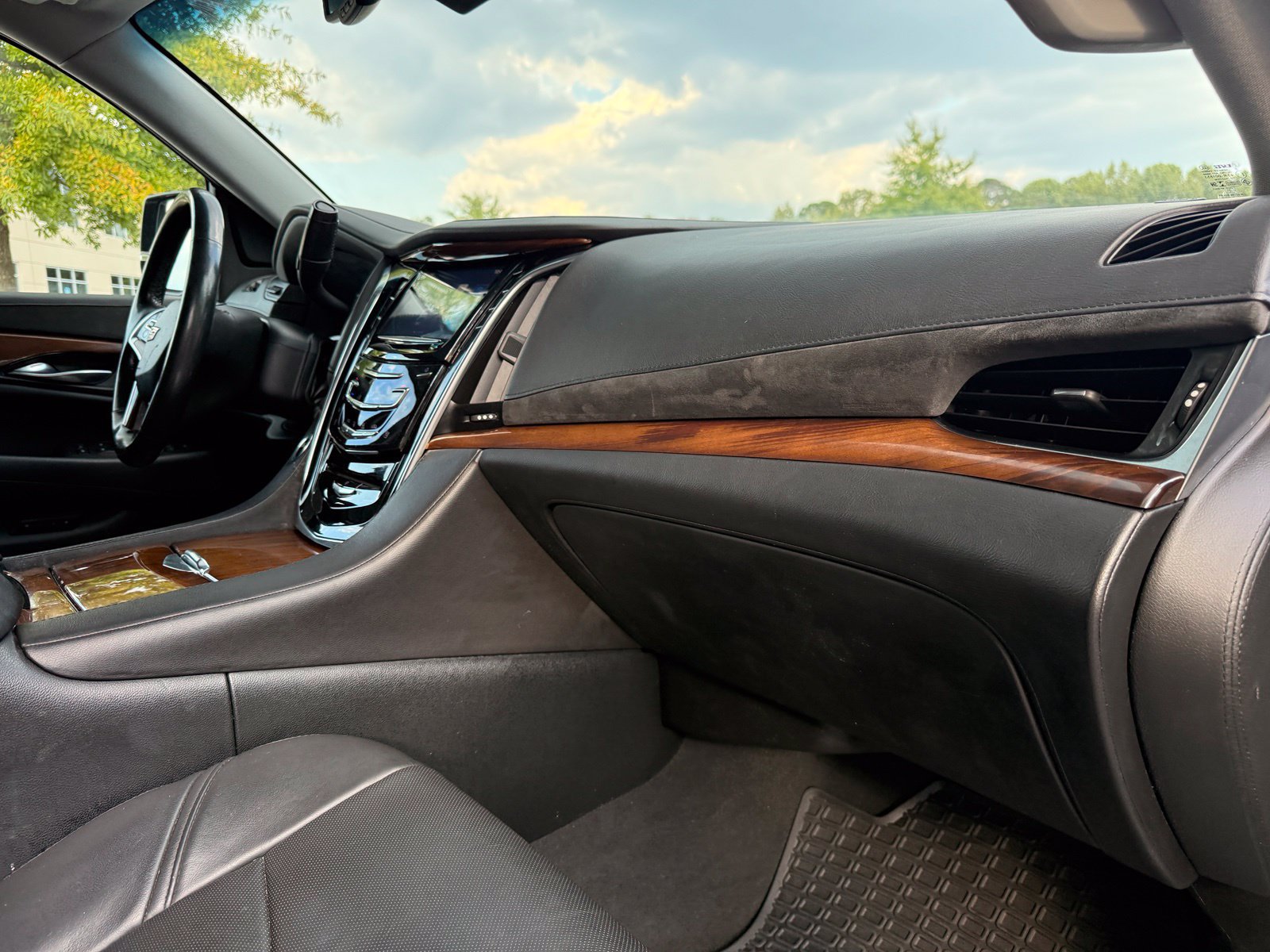 Used 2016 Cadillac Escalade Luxury AWD/4WD image 24