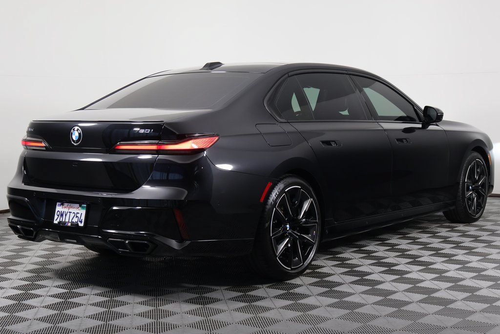 Used 2024 BMW 760i xDrive w/ Executive Package AWD/4WD image 4