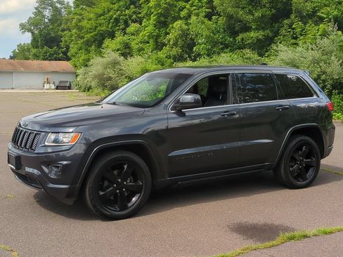 Used 2015 Jeep Grand Cherokee Altitude AWD/4WD image 2