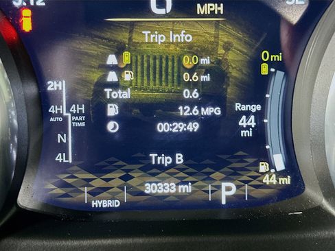 Used 2023 Jeep Wrangler Unlimited Sahara w/ Cold Weather Group AWD/4WD image 18