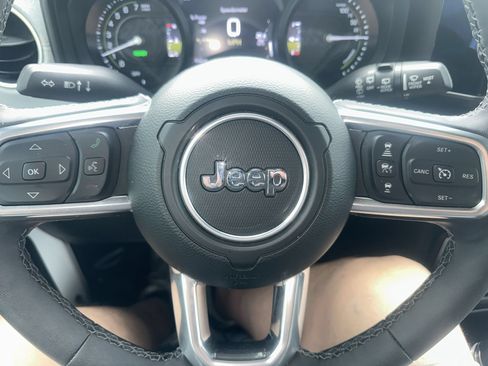 Used 2025 Jeep Wrangler Unlimited Sahara w/ Safety Group AWD/4WD image 25
