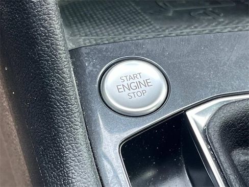 Used 2022 Volkswagen Tiguan SEL R-Line image 34