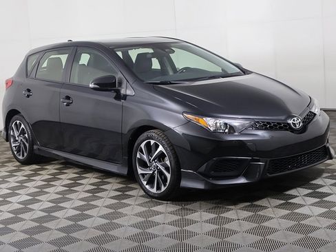 Used 2017 Toyota Corolla iM image 2