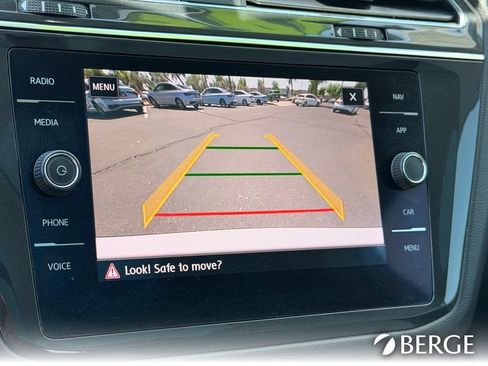 Used 2018 Volkswagen Tiguan SEL FWD image 31