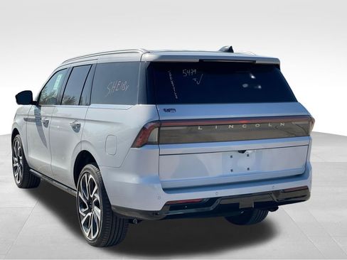 New 2026 Lincoln Navigator Reserve AWD/4WD image 3