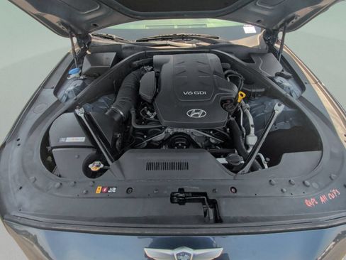 Used 2015 Hyundai Genesis 3.8 RWD image 18