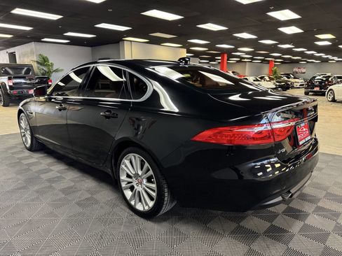 Used 2020 Jaguar XF Premium image 11