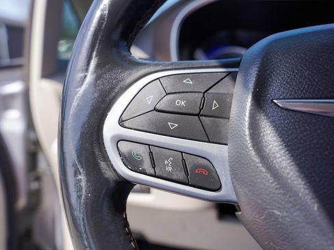 Used 2017 Chrysler Pacifica Touring-L Plus w/ Advanced Safetytec Group image 17