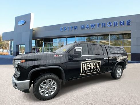 Used 2024 Chevrolet Silverado 2500 LTZ w/ LTZ Plus Package AWD/4WD image 4
