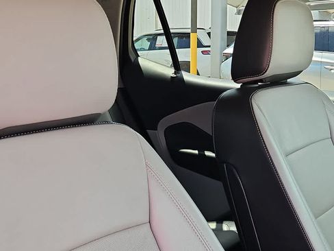 Used 2024 GMC Terrain SLT AWD/4WD image 18