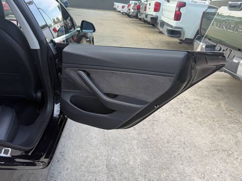 Used 2018 Tesla Model 3 Long Range RWD image 16