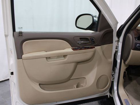 Used 2011 Chevrolet Suburban LTZ image 6