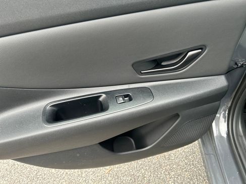 Certified 2025 Hyundai Elantra Limited image 24