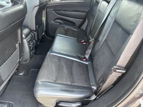 Used 2021 Jeep Grand Cherokee Laredo X AWD/4WD image 11