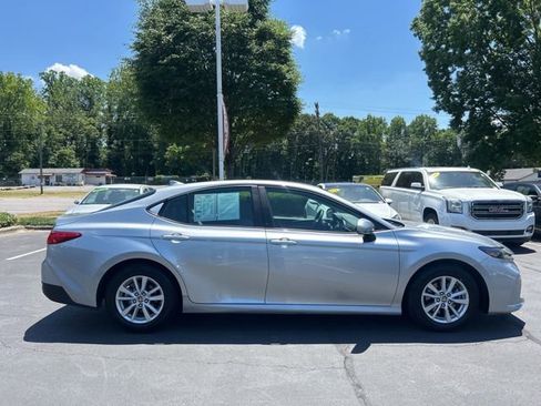 Used 2025 Toyota Camry LE FWD image 5